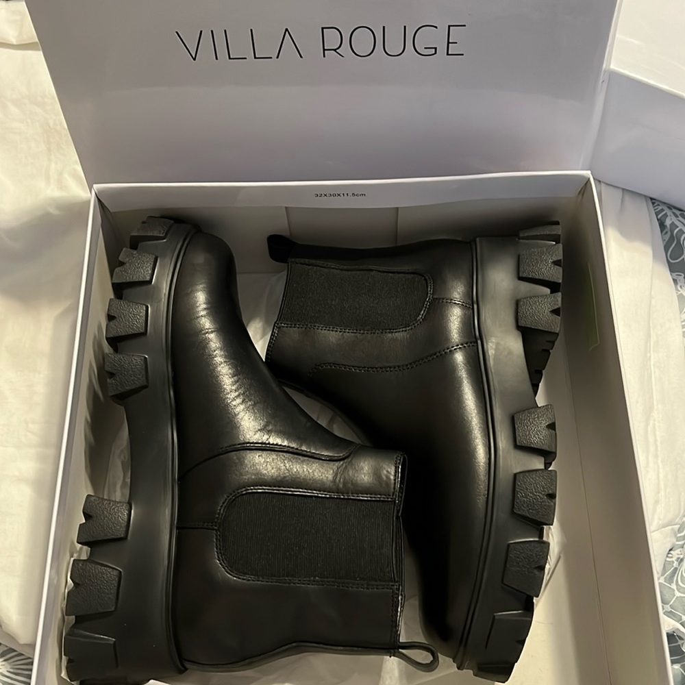 Villa Rouge black ankle boots